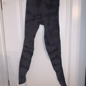 Lulu lemon black and grey tie dye leggings